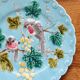 3 assiettes en barbotine bleues décor oiseaux Sarreguemines
