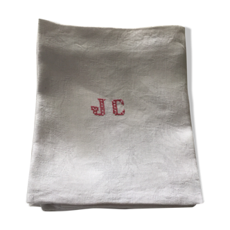 Set of monogram linen towels