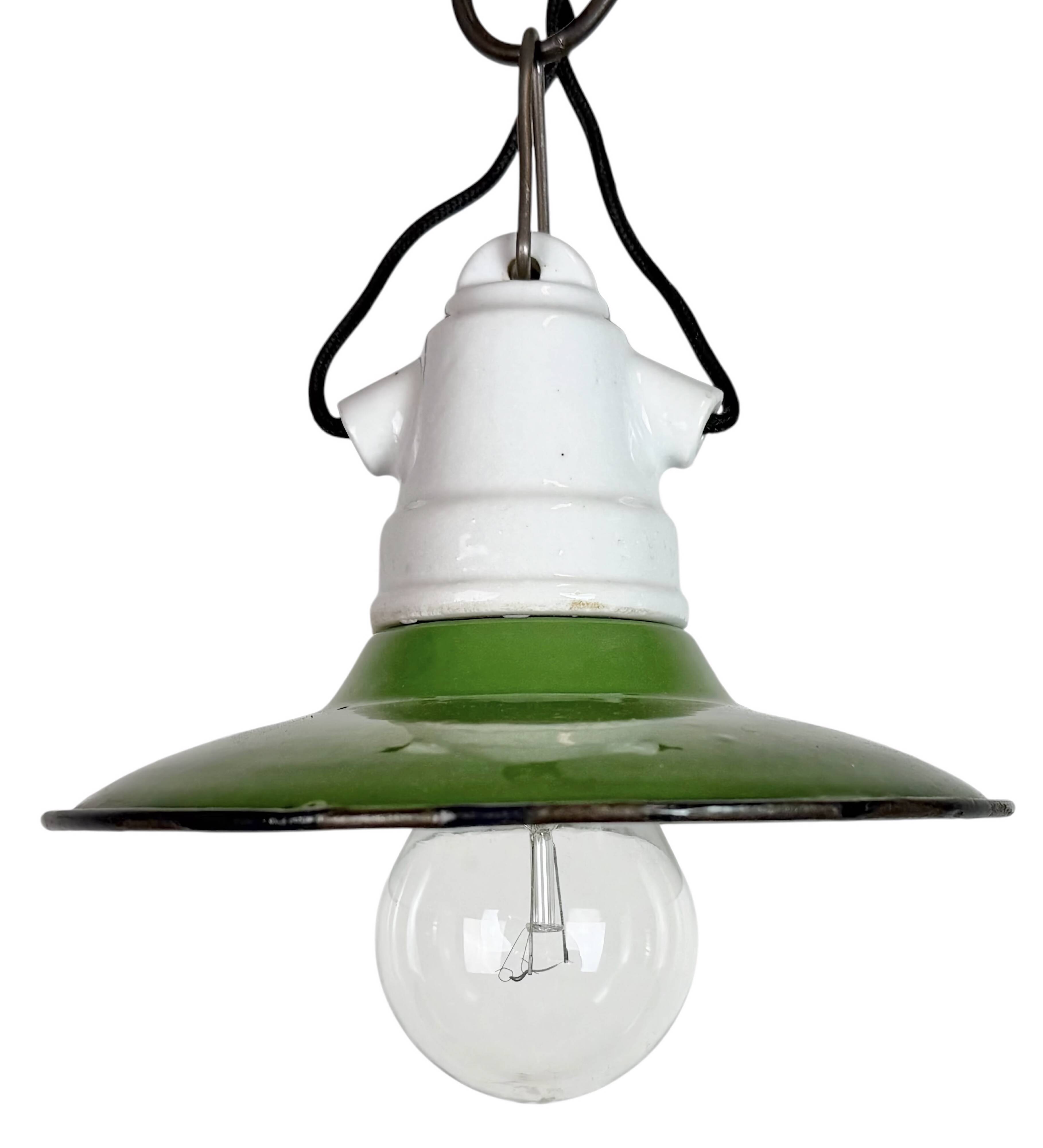 Suspension industrielle en émail vert, années 1950