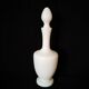carafe en opaline blanche