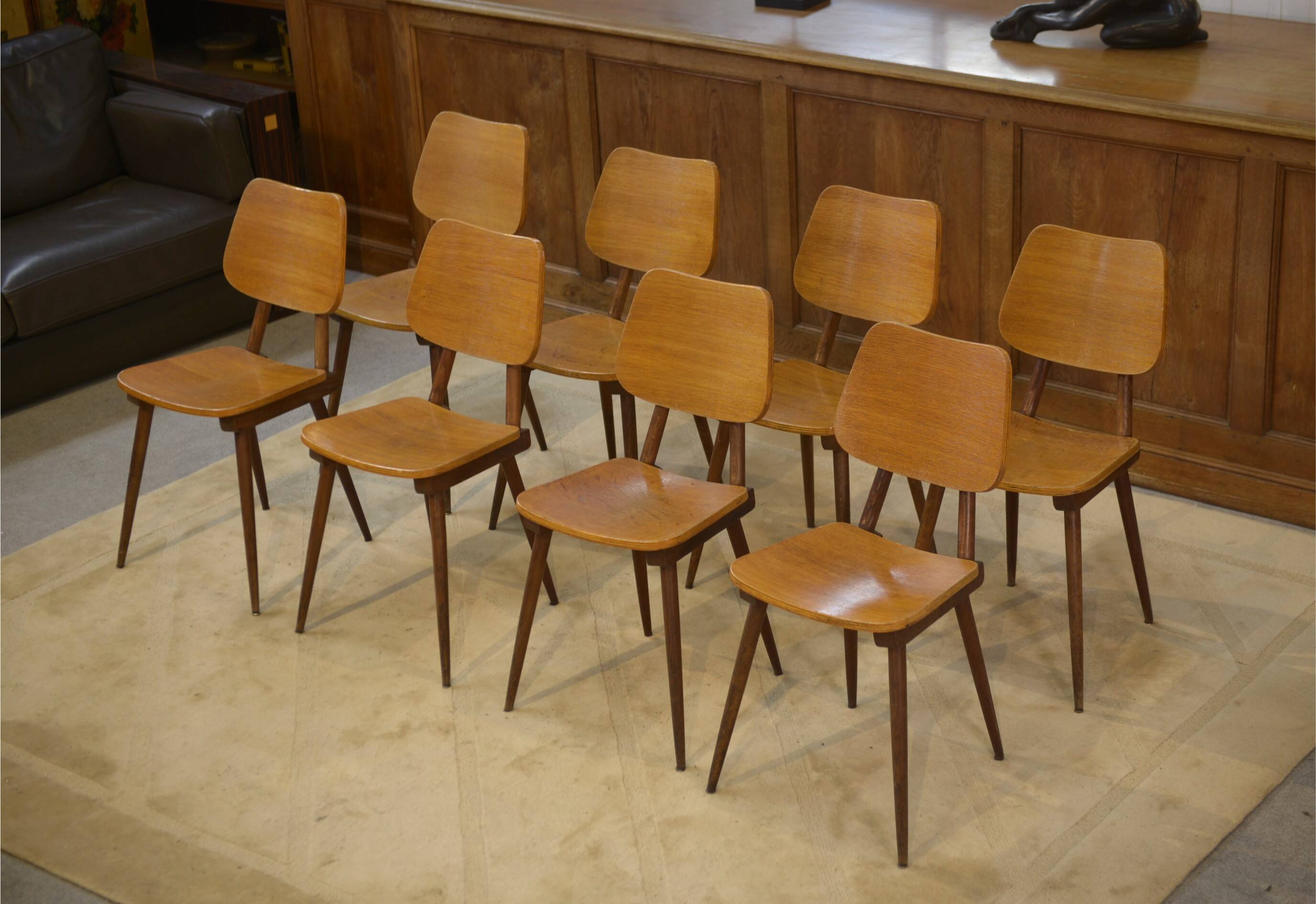 Set of 8 oak chairs from the 1960s.