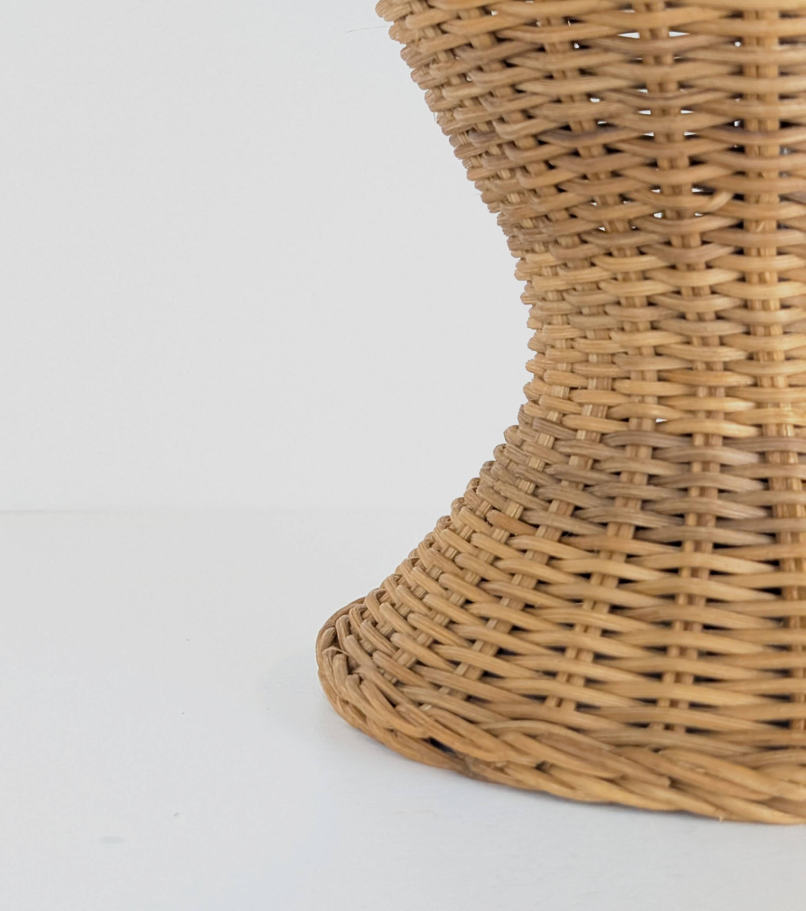 Woven rattan lamp base