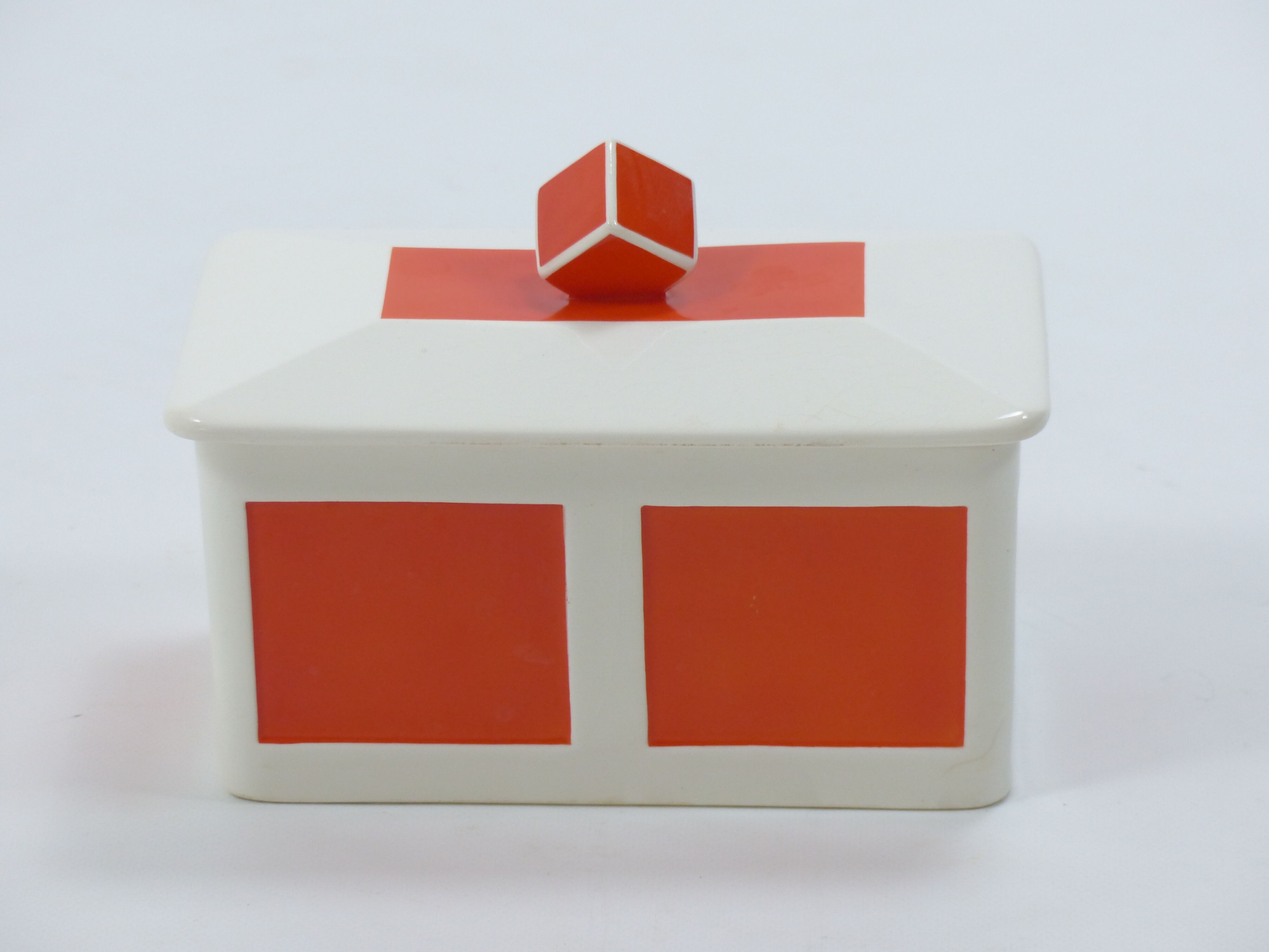 Max Roesler as Bonbonnière