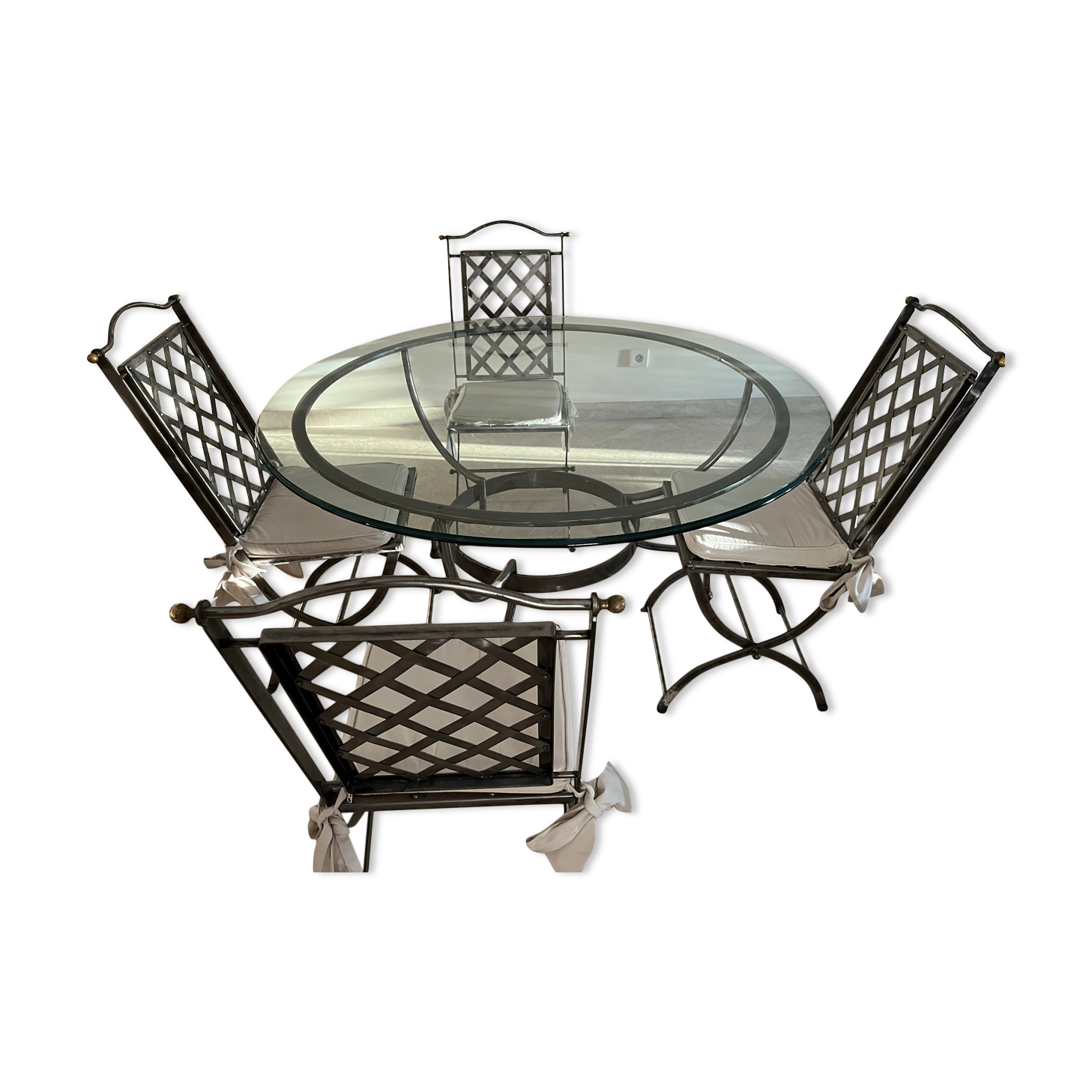 Set dining table and 4 matching chairs