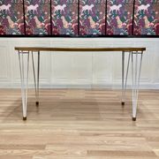 Table à manger design et estampille scandinave "1950".