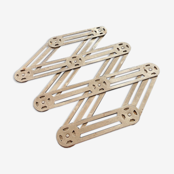 Extendable trivets