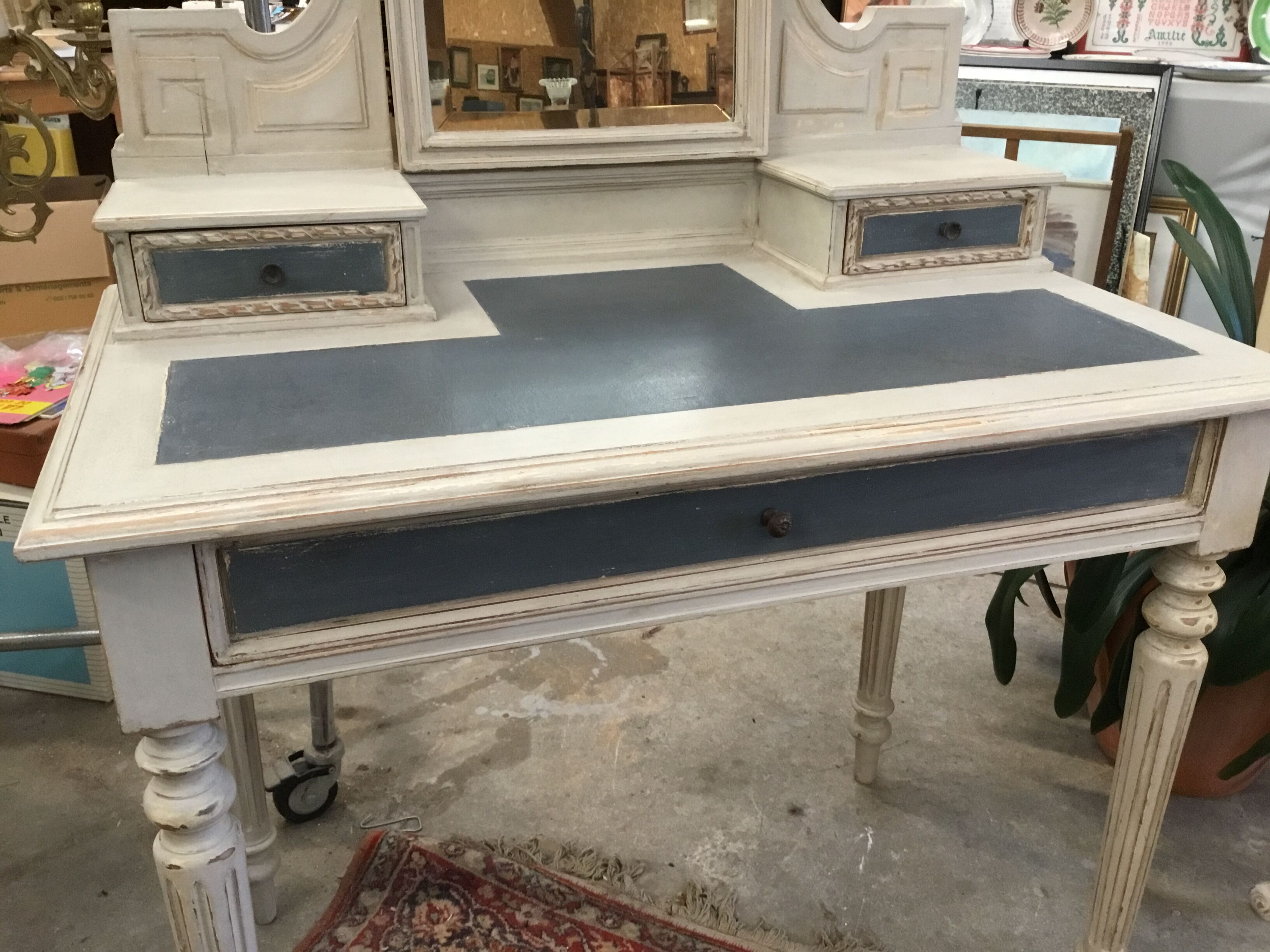 Old dresser with beveled mirror, 'flipping' and 3 drawers