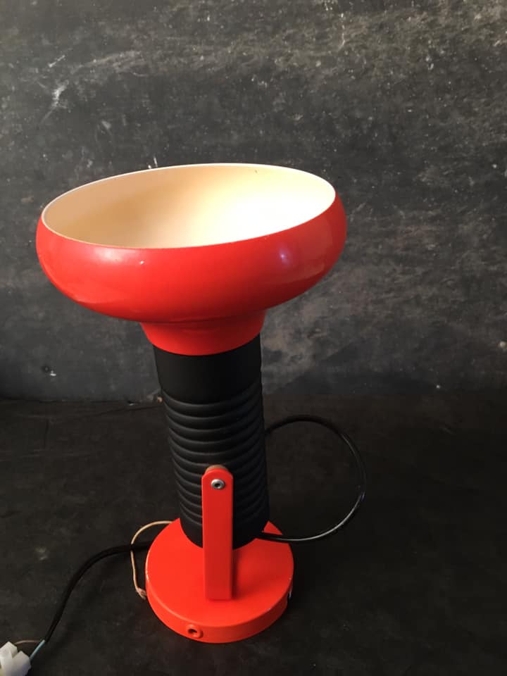 Applique vintage en métal orange et plastique noir, orientable