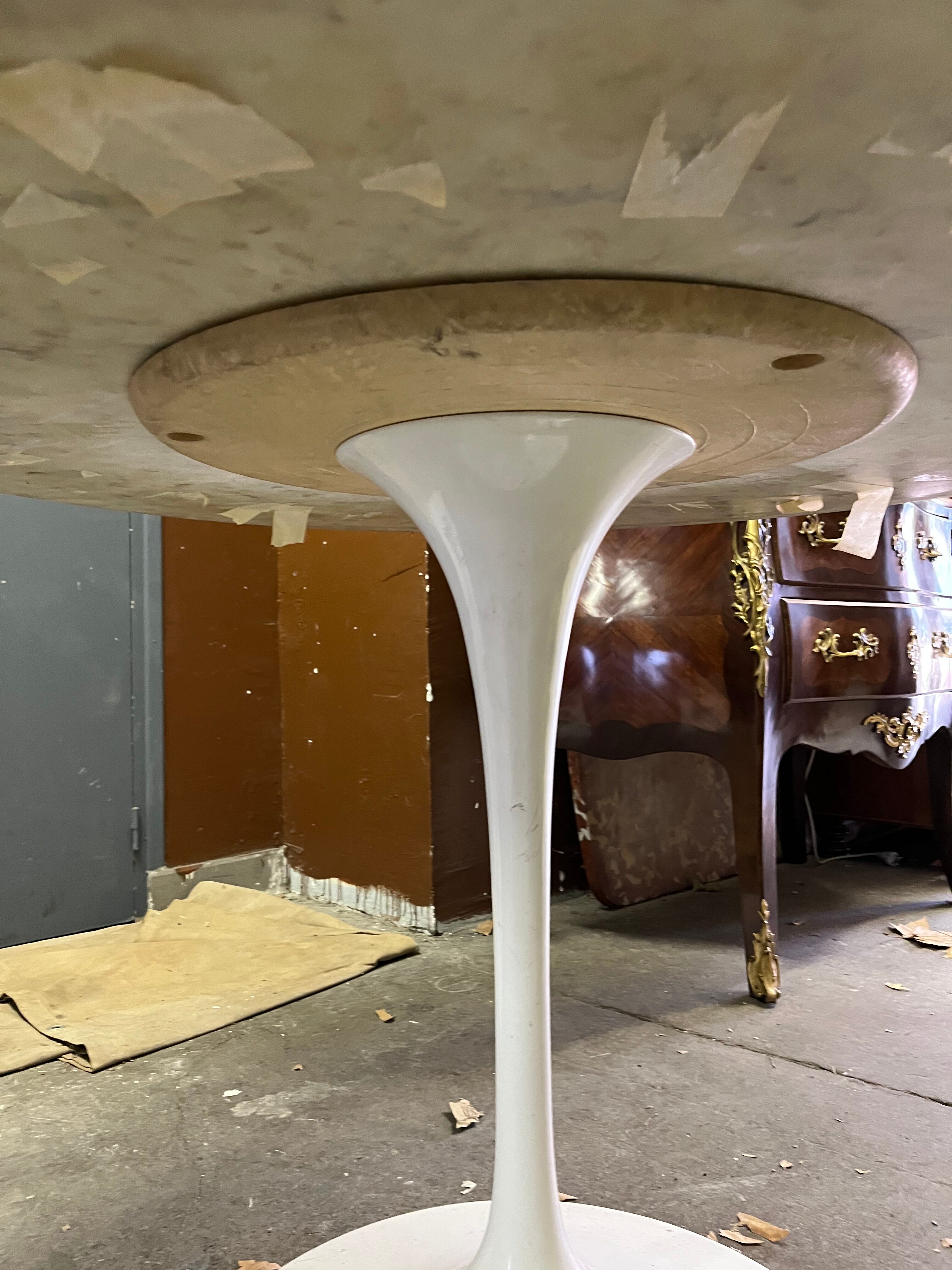 Marble round table by Ereo Saarinen , Knoll edition