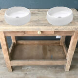 Workbench made of light wood