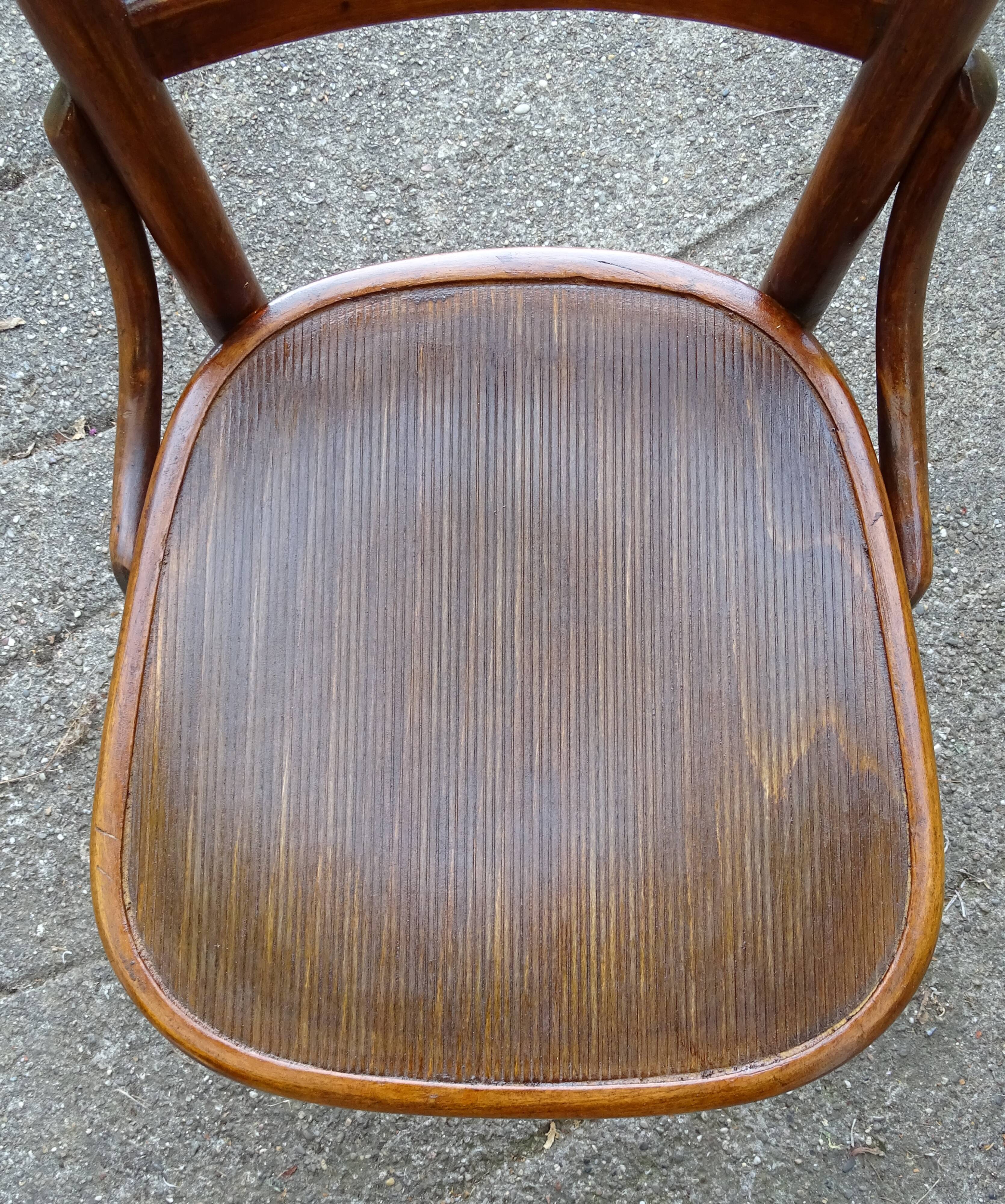 2 chaises bistrot par Fischel 1930 assises bois