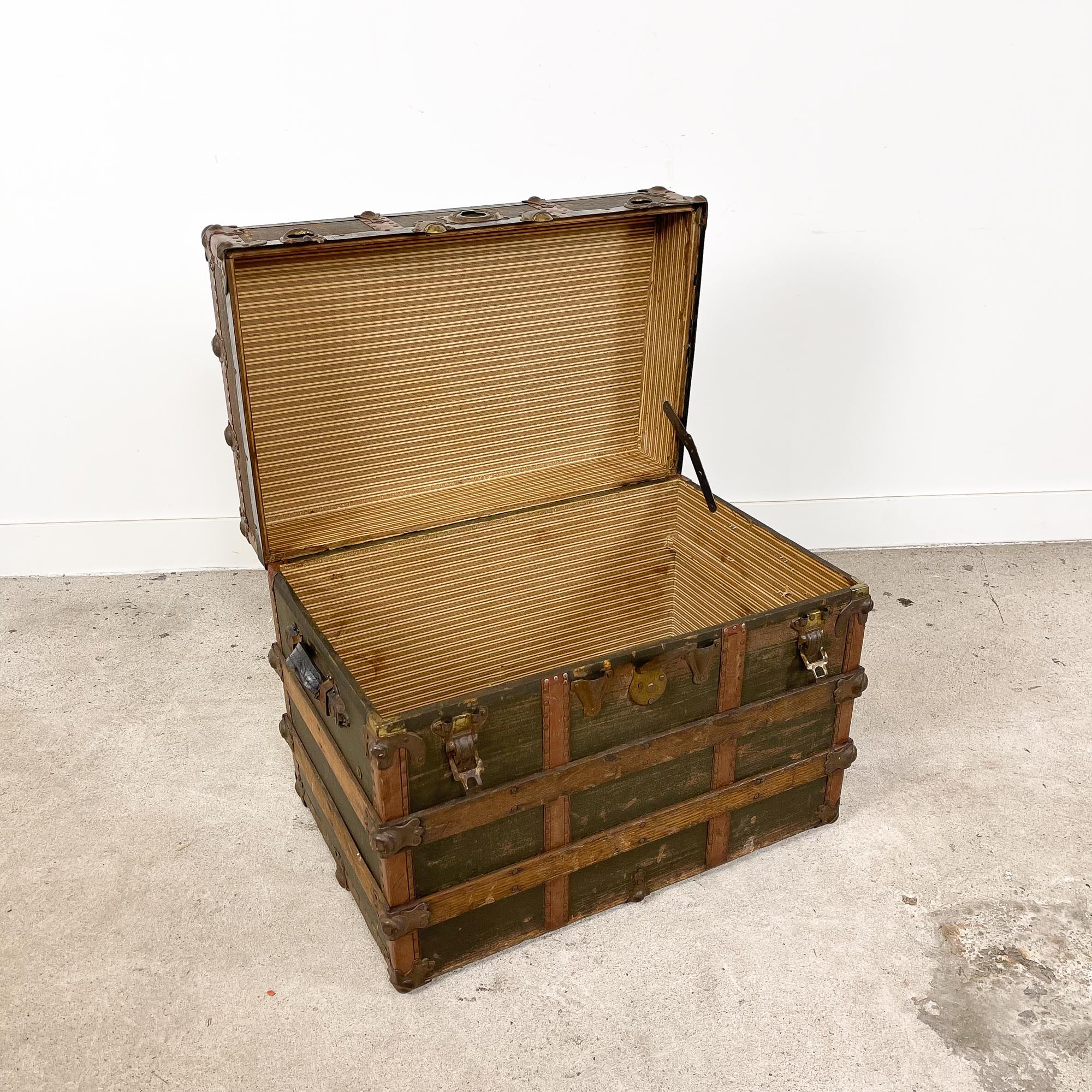 Antique american trunk chest 1900s