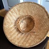 Chapeau Asiatique dimensions : hauteur -16 cm- diamètre -42 cm-