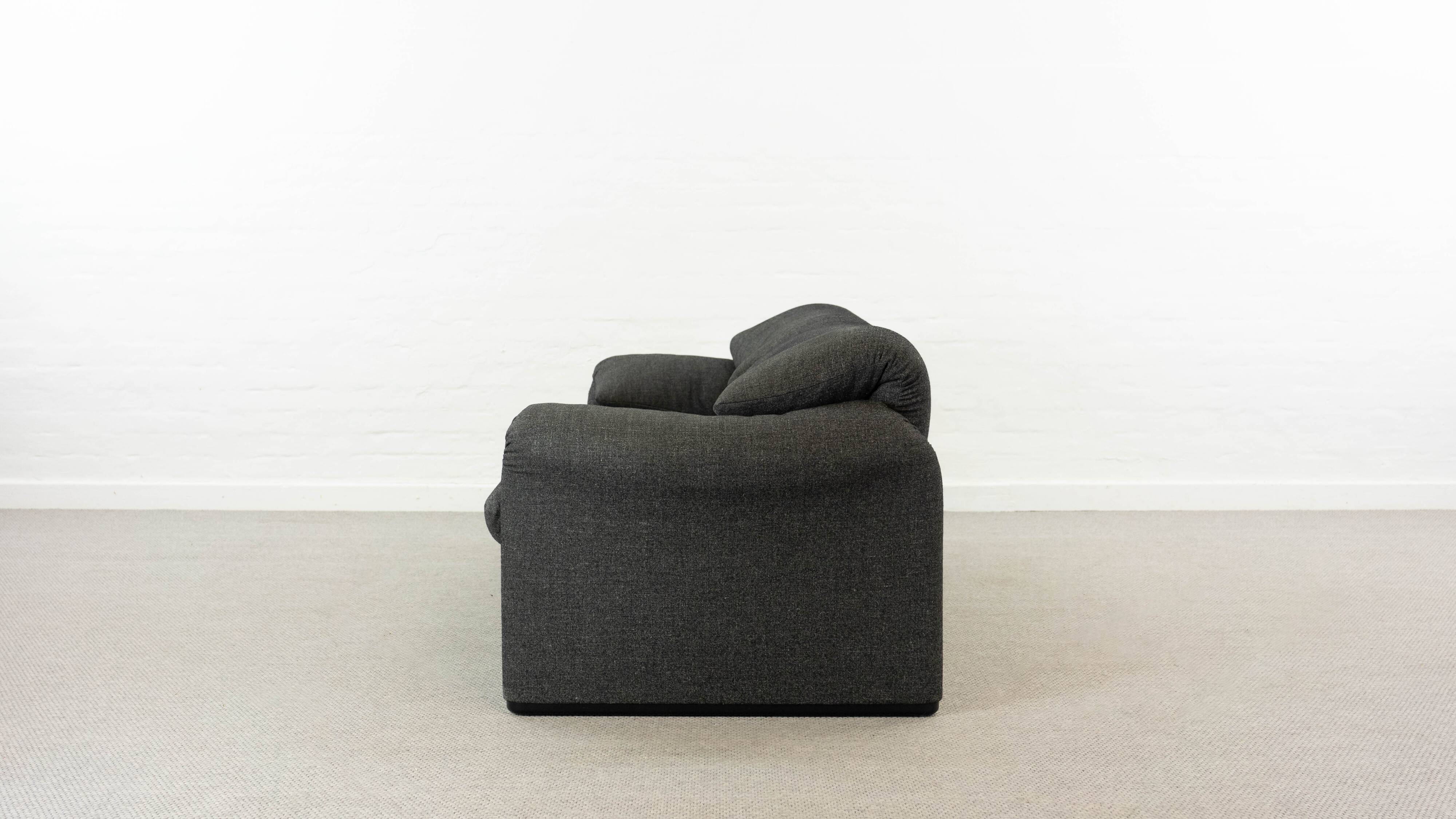 Maralunga 2.5-seat Sofa by Vico Magistretti for Cassina, Italy