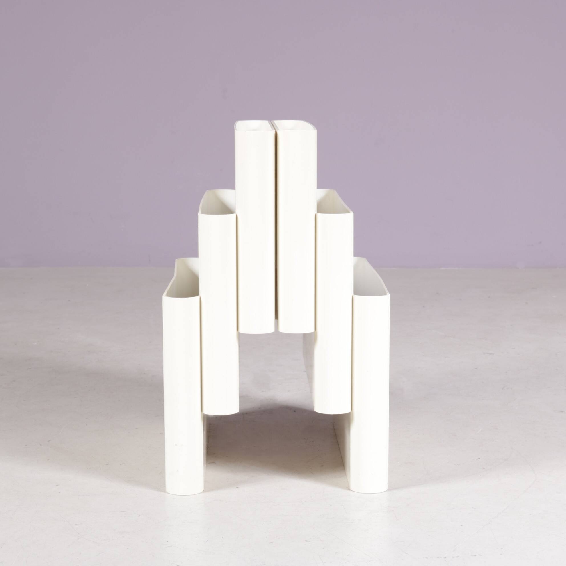 1970s Large model white plastic magazine rack / Giotto Stoppino / Kartell,