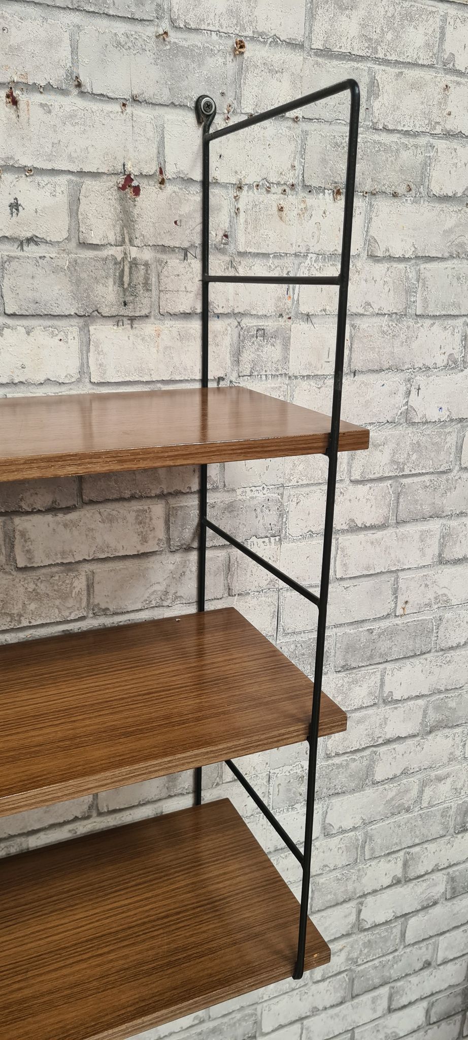 Scandinavian floor 1960 has 70 brown formica tablets very good condition
