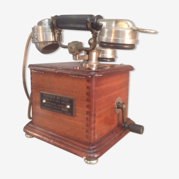 Téléphone ancien des années 30 en bois et métal