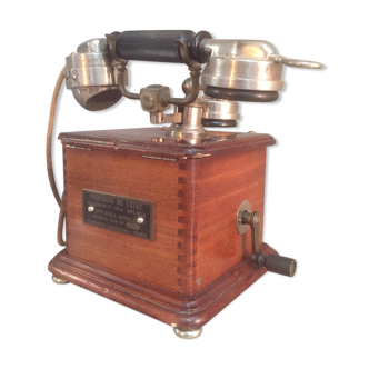 Téléphone ancien des années 30 en bois et métal