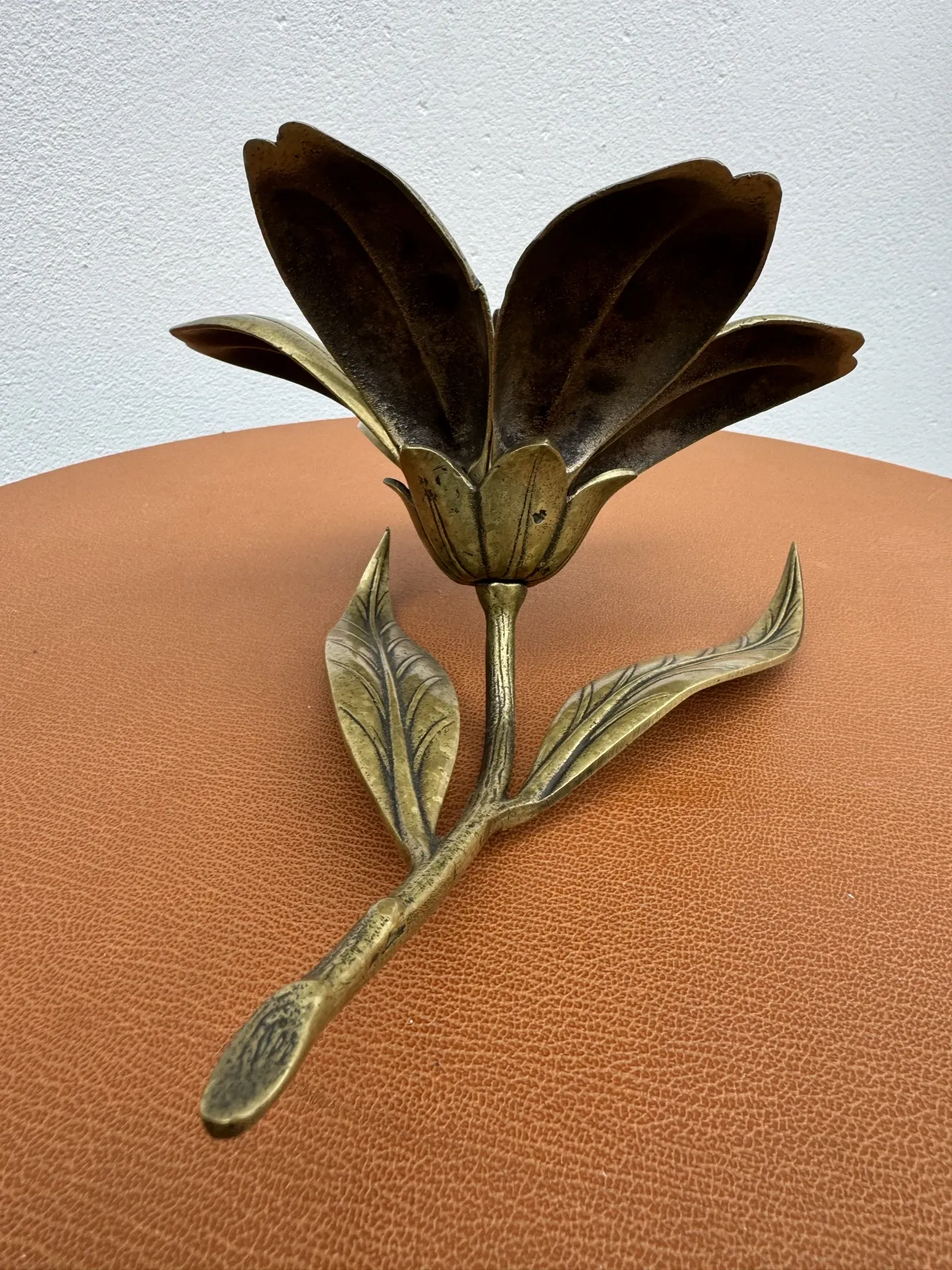 Fleur cendrier laiton massif années 60
