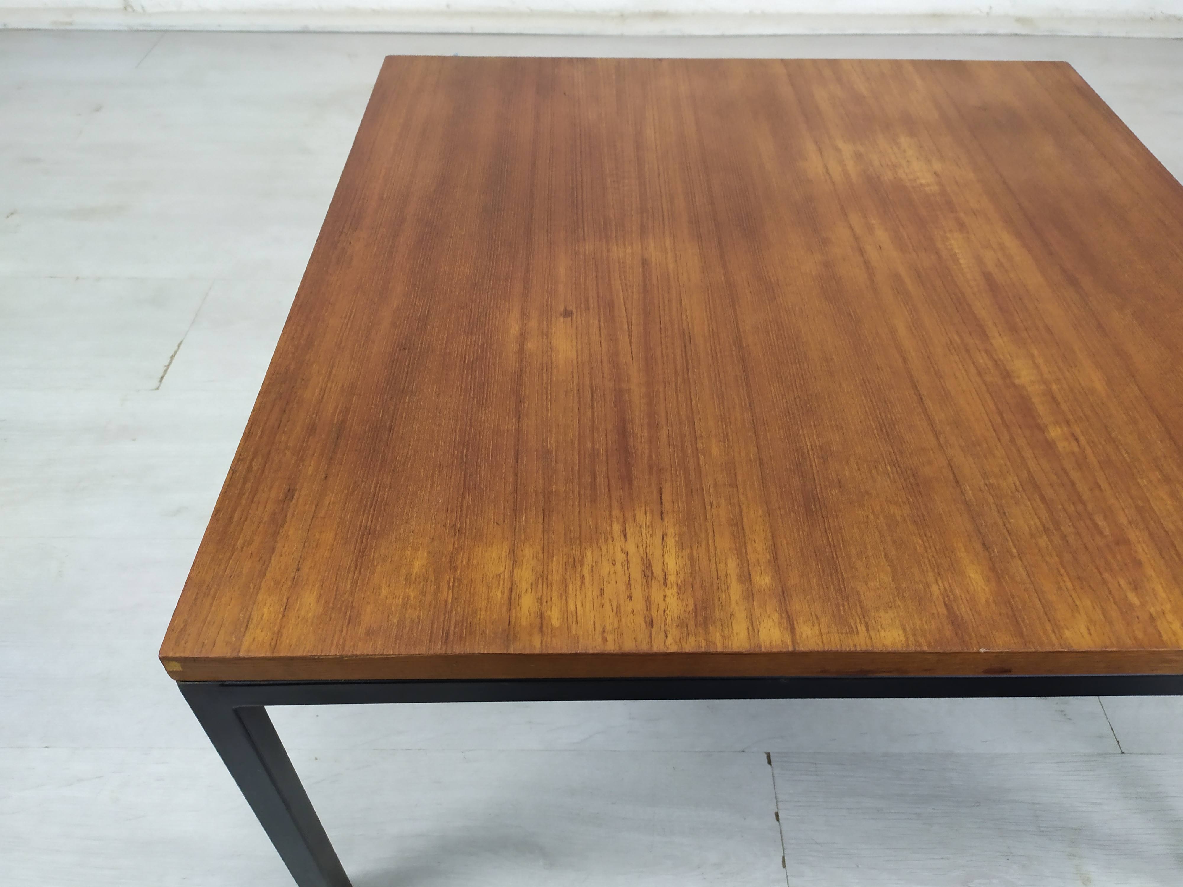 Teak coffee table Florence knoll