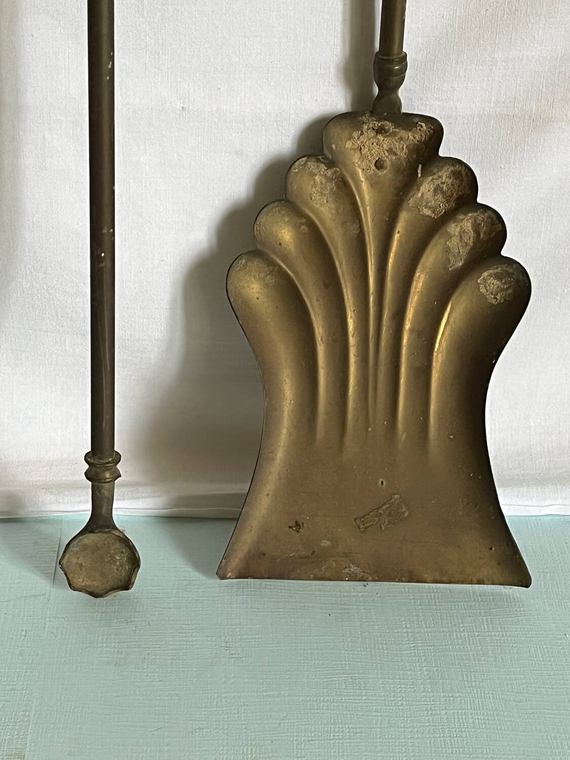 Accessoires de cheminée anciens en laiton