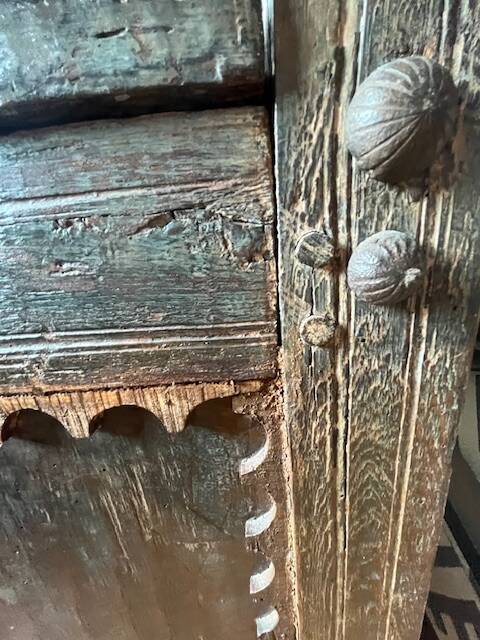 Coffre ancien iranien en bois massif - fabriqué à la main