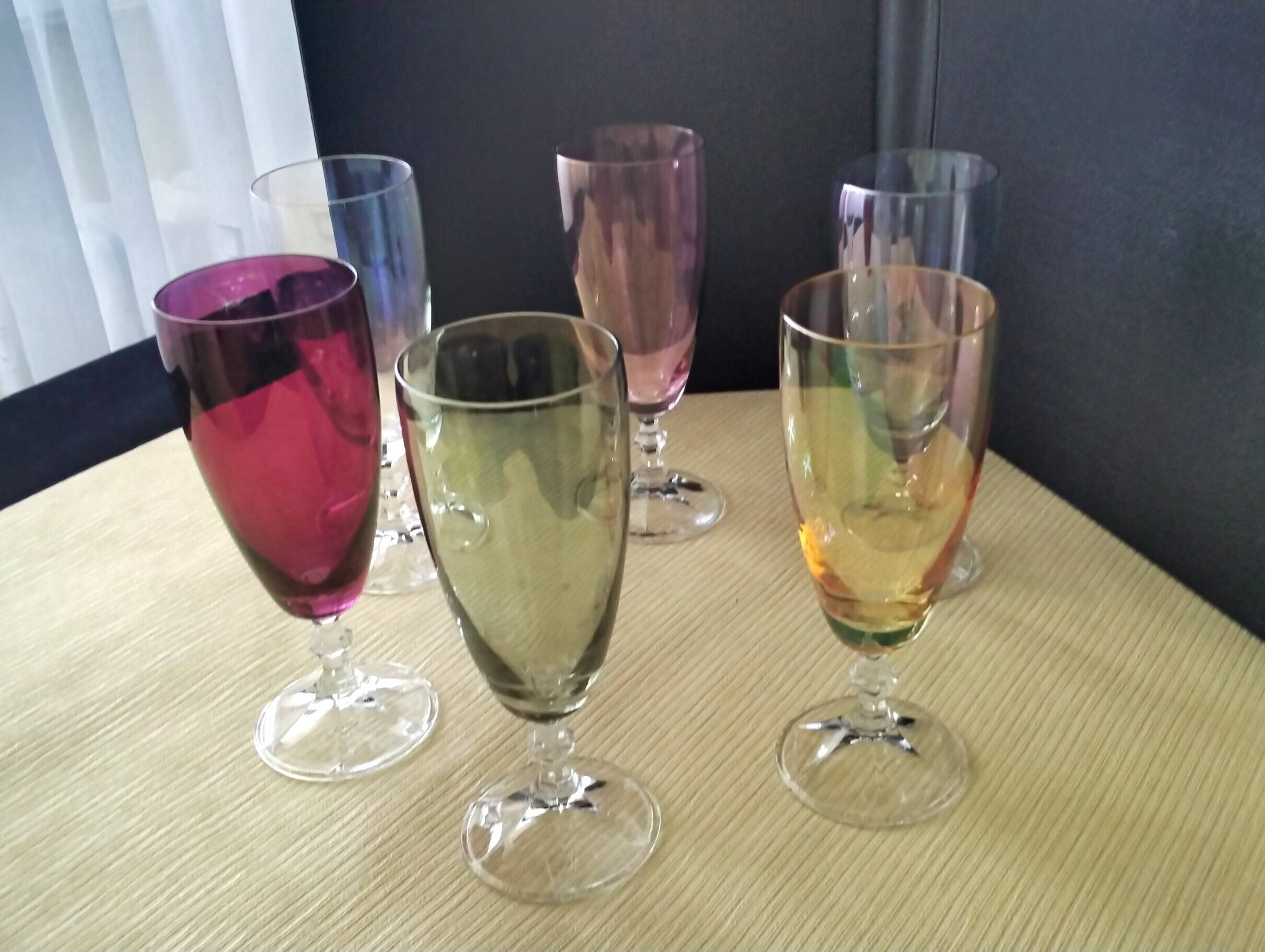 6 glass champagne flutes in different colours