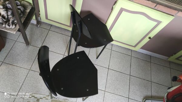 Paire de chaises design 1980 en métal et bois laqué noir