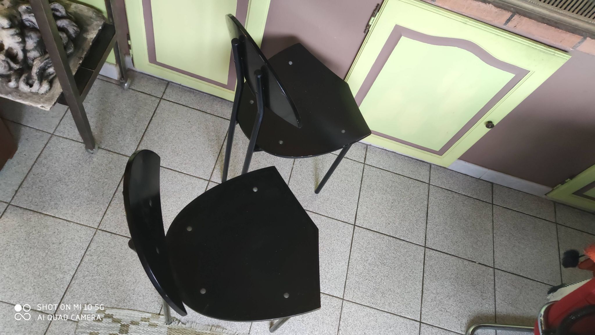 Pair of 1980s design chairs in metal and black lacquered wood