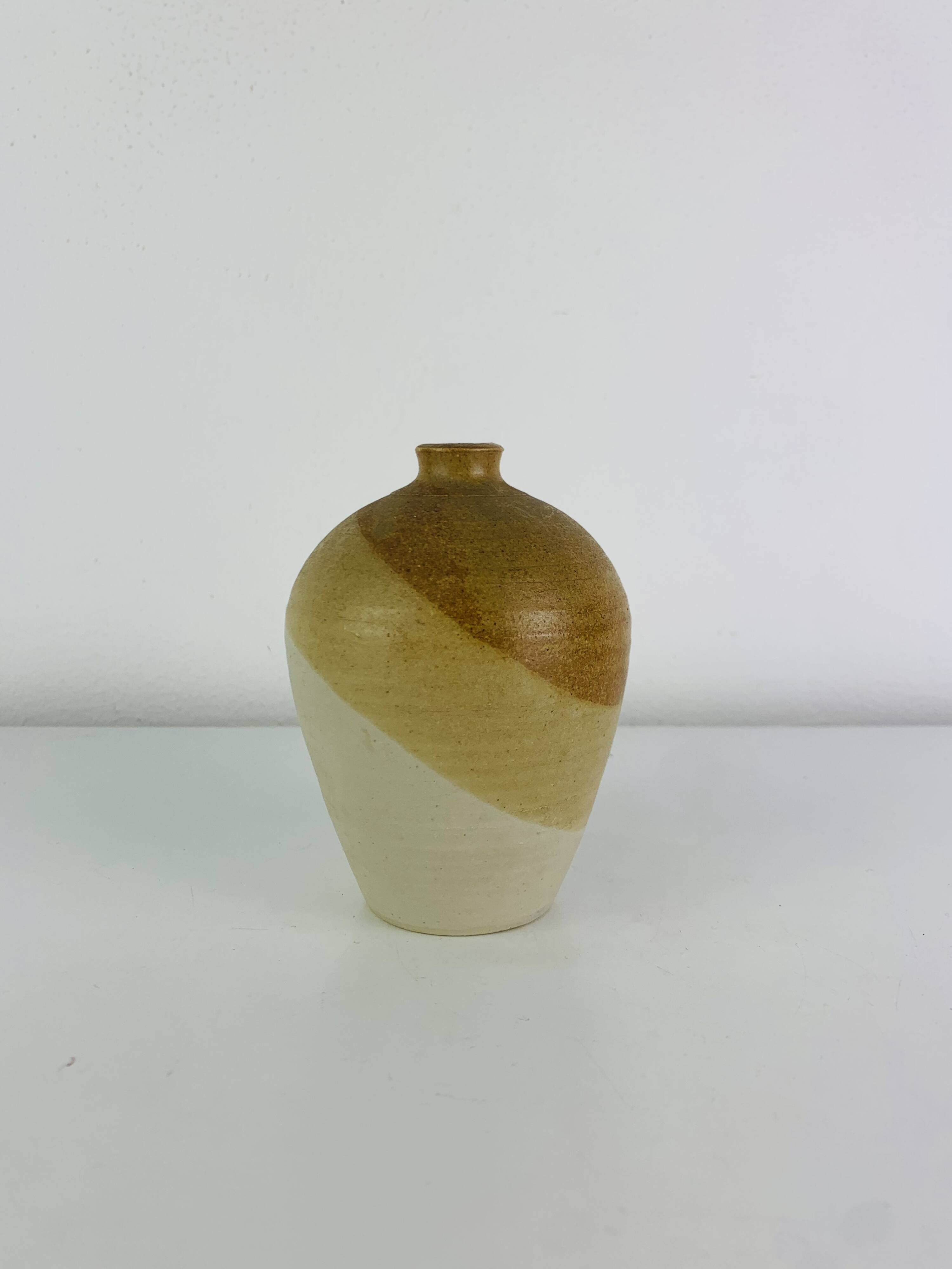 Stoneware vase with organic colours