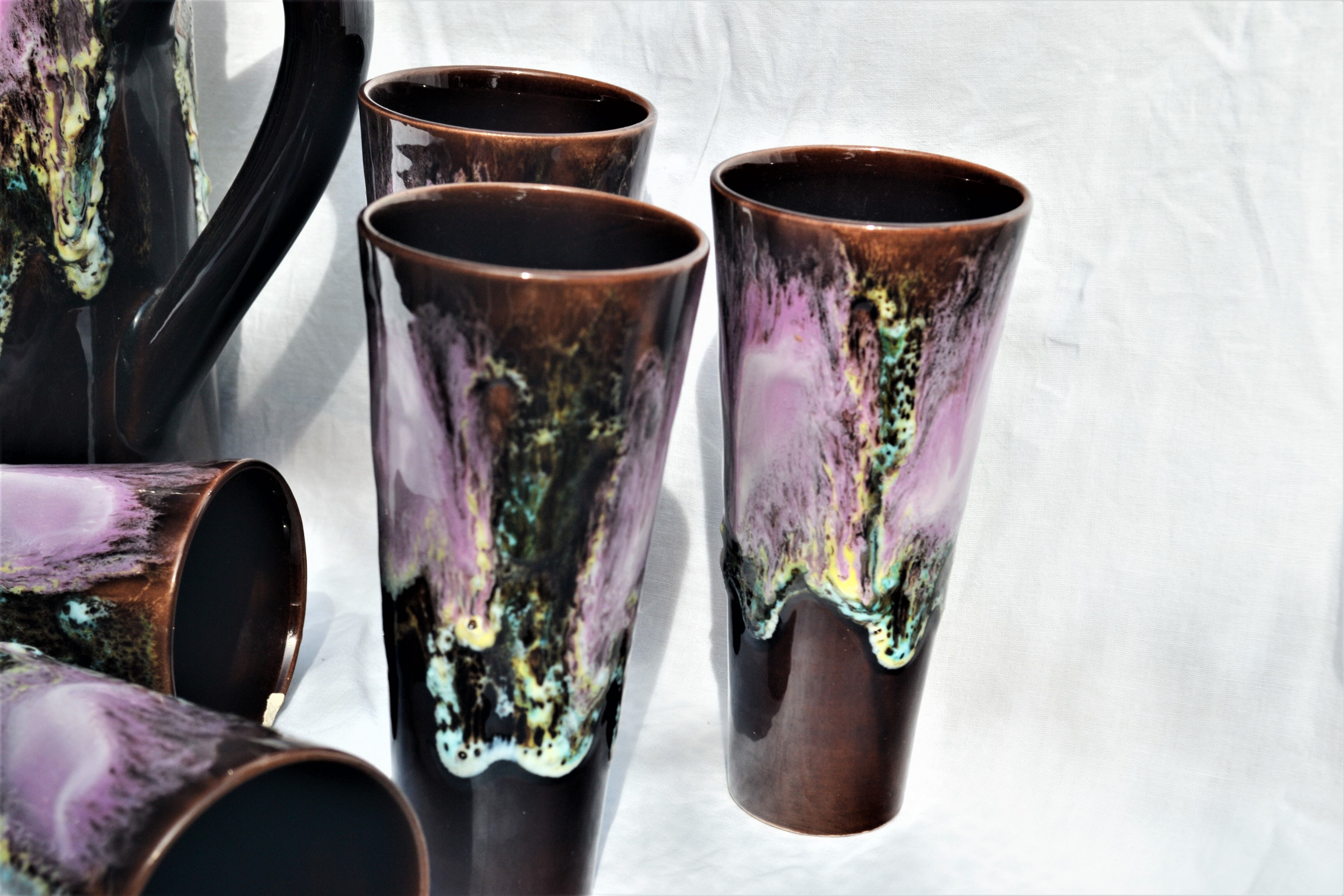 Carafe and six Vallauris glasses