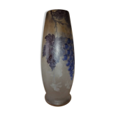 Vase Art nouveau en verre gravé à l’acide, décor vigne, signé Prios