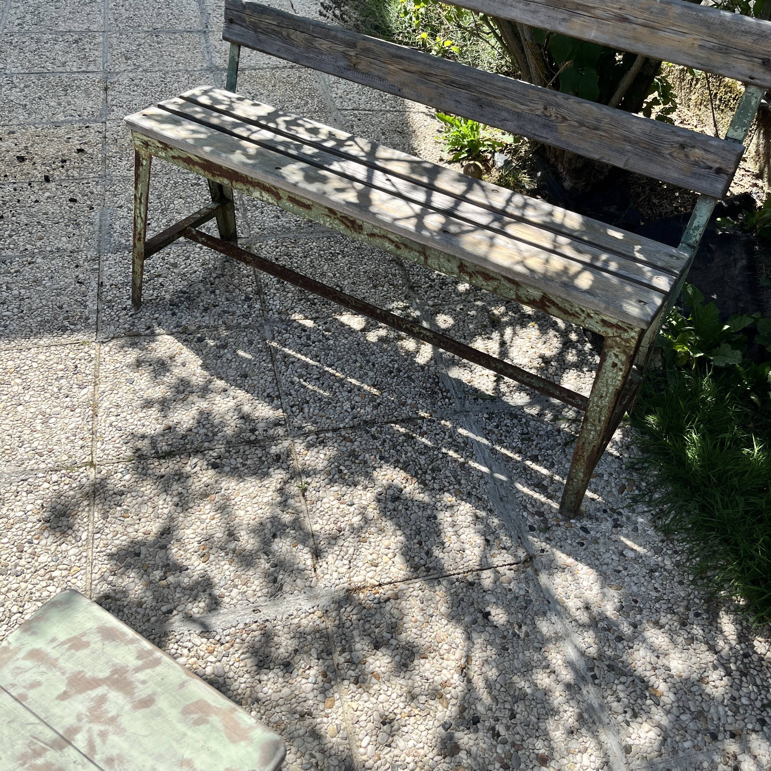 Garden bench in iron and wood and these 2 wooden stools