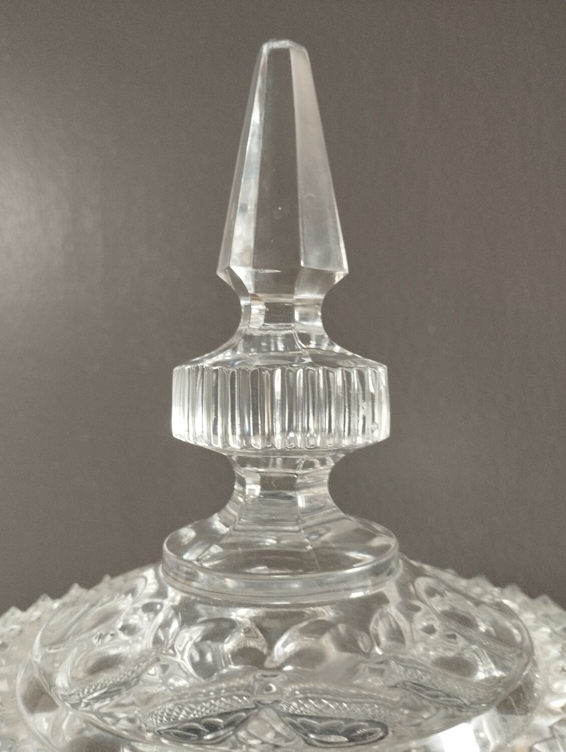Diamond tip candy dish/sweetheart on crystal base, 1970