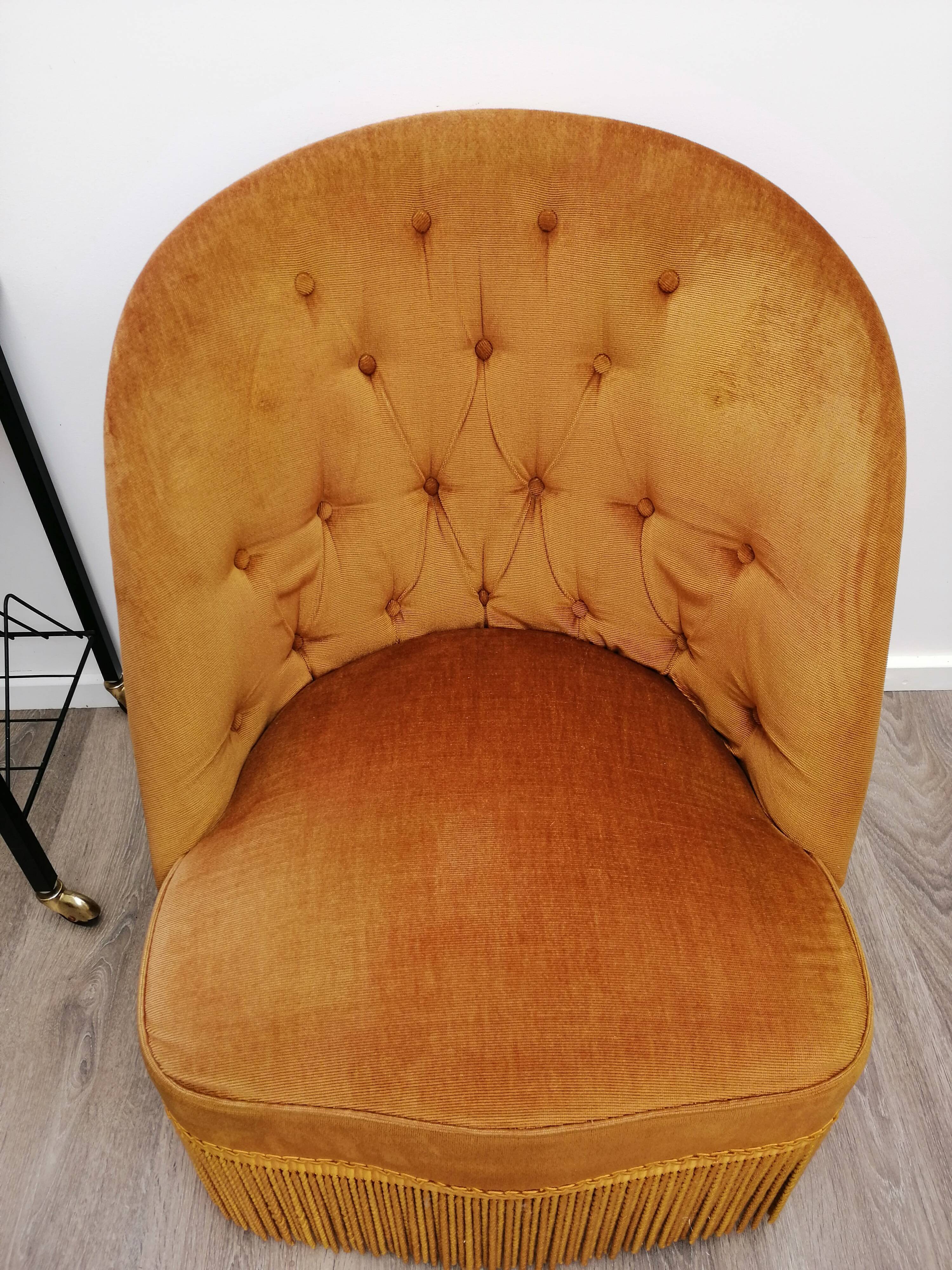 Golden toad armchair