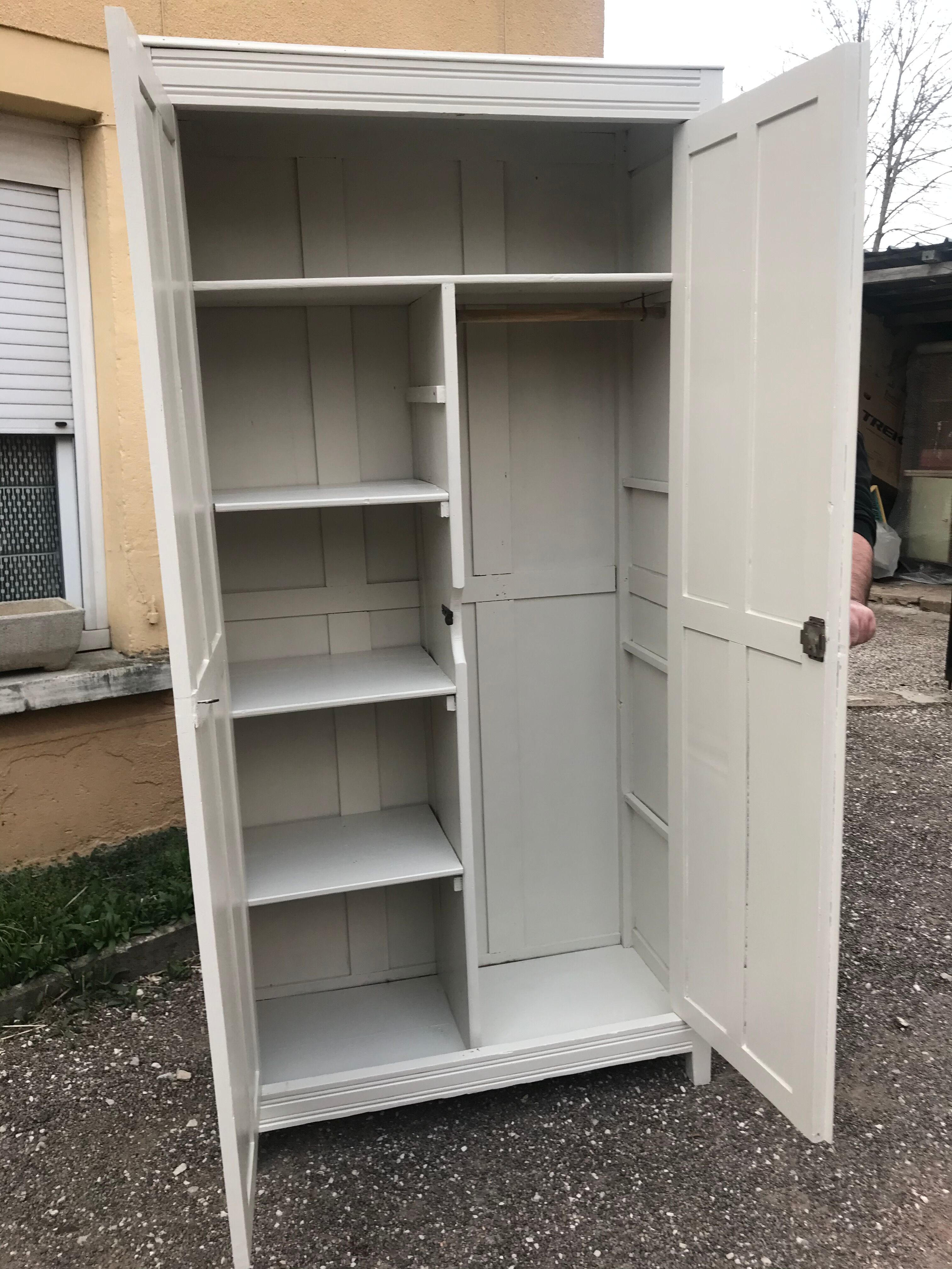Armoire parisienne