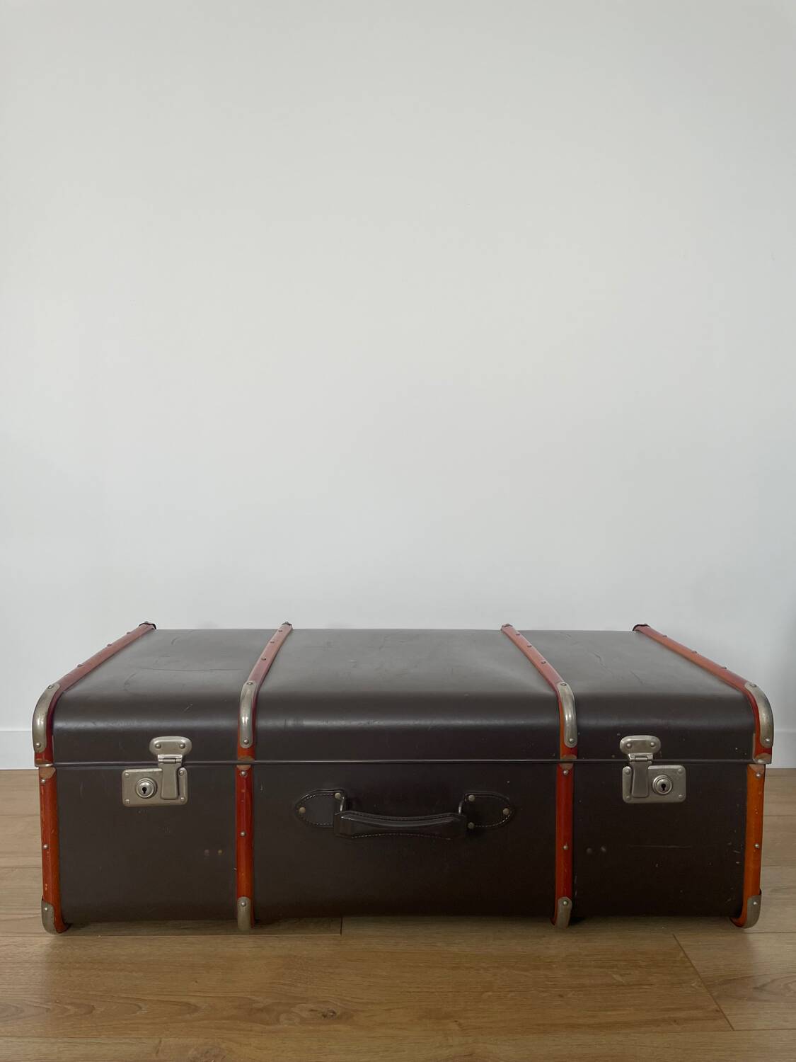 Old storage trunk / suitcase