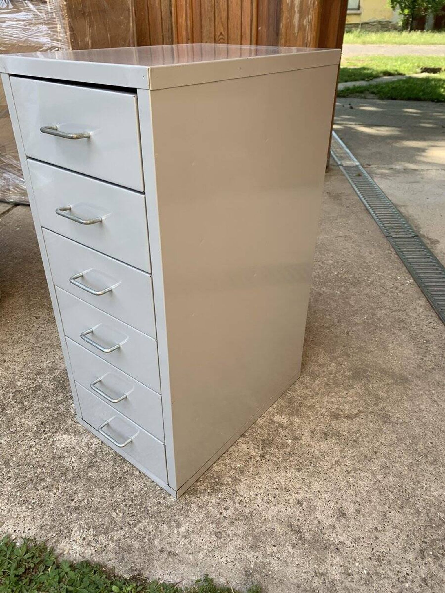Grey metal industrial chest of drawers, 6 compact drawers, 1980s, utilitarian style.