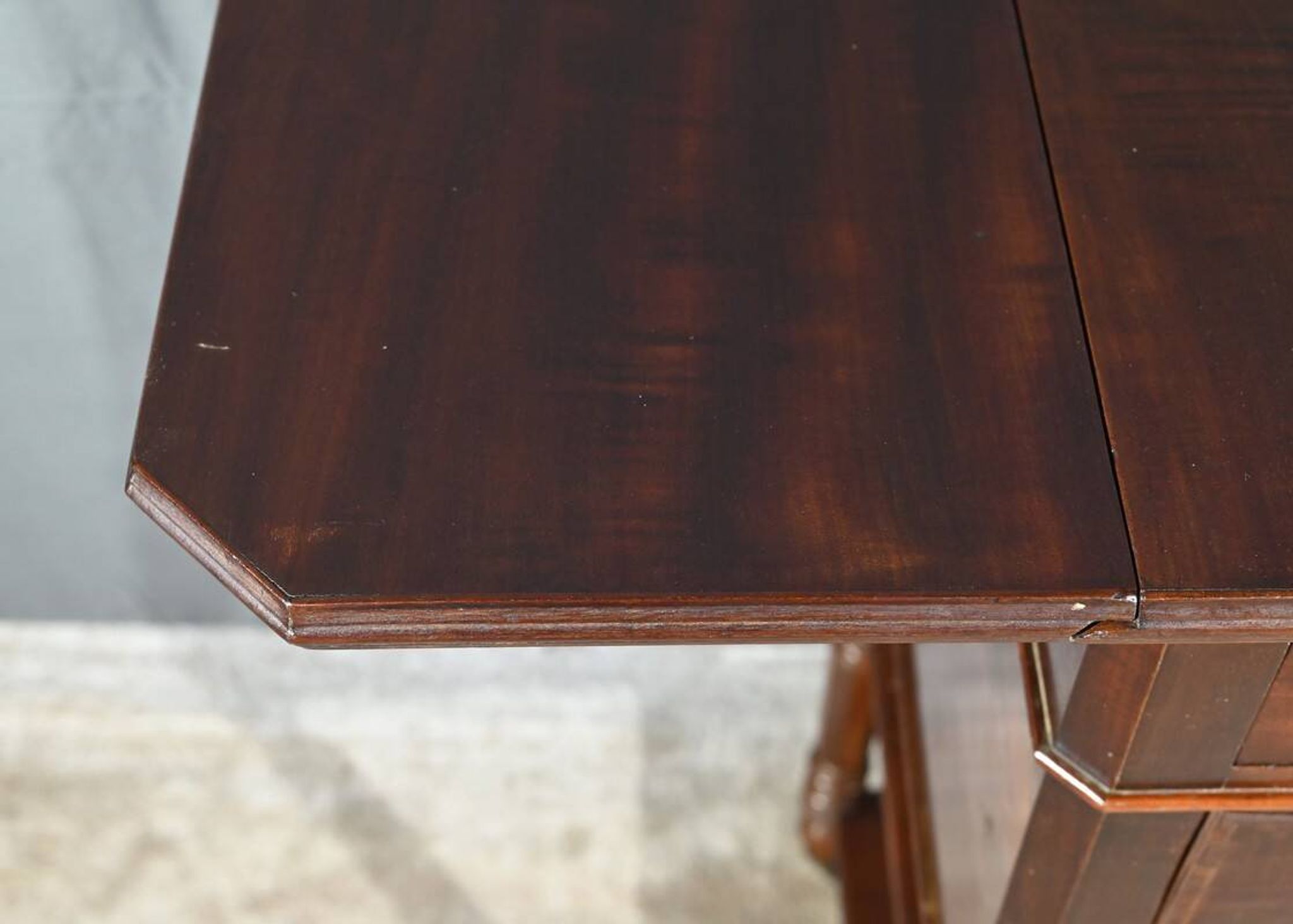 Petite table à volets en acajou, maison lemarchand, a. lemoine – milieu xixe