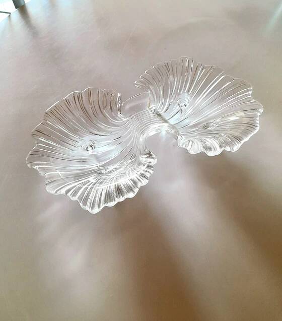 Seashell-shaped glass appetizer bowl, 1970
