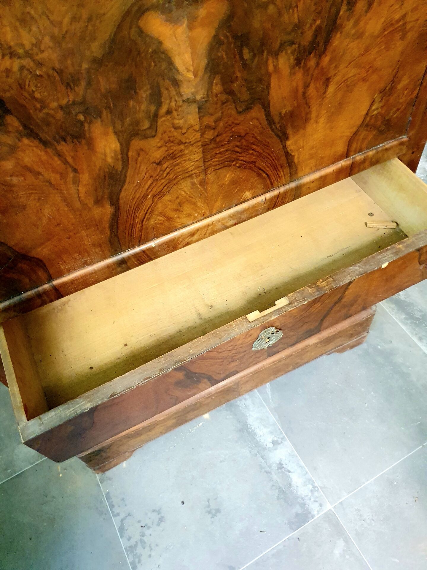 Former secretary Louis-Philippe in walnut and marble – 19th century