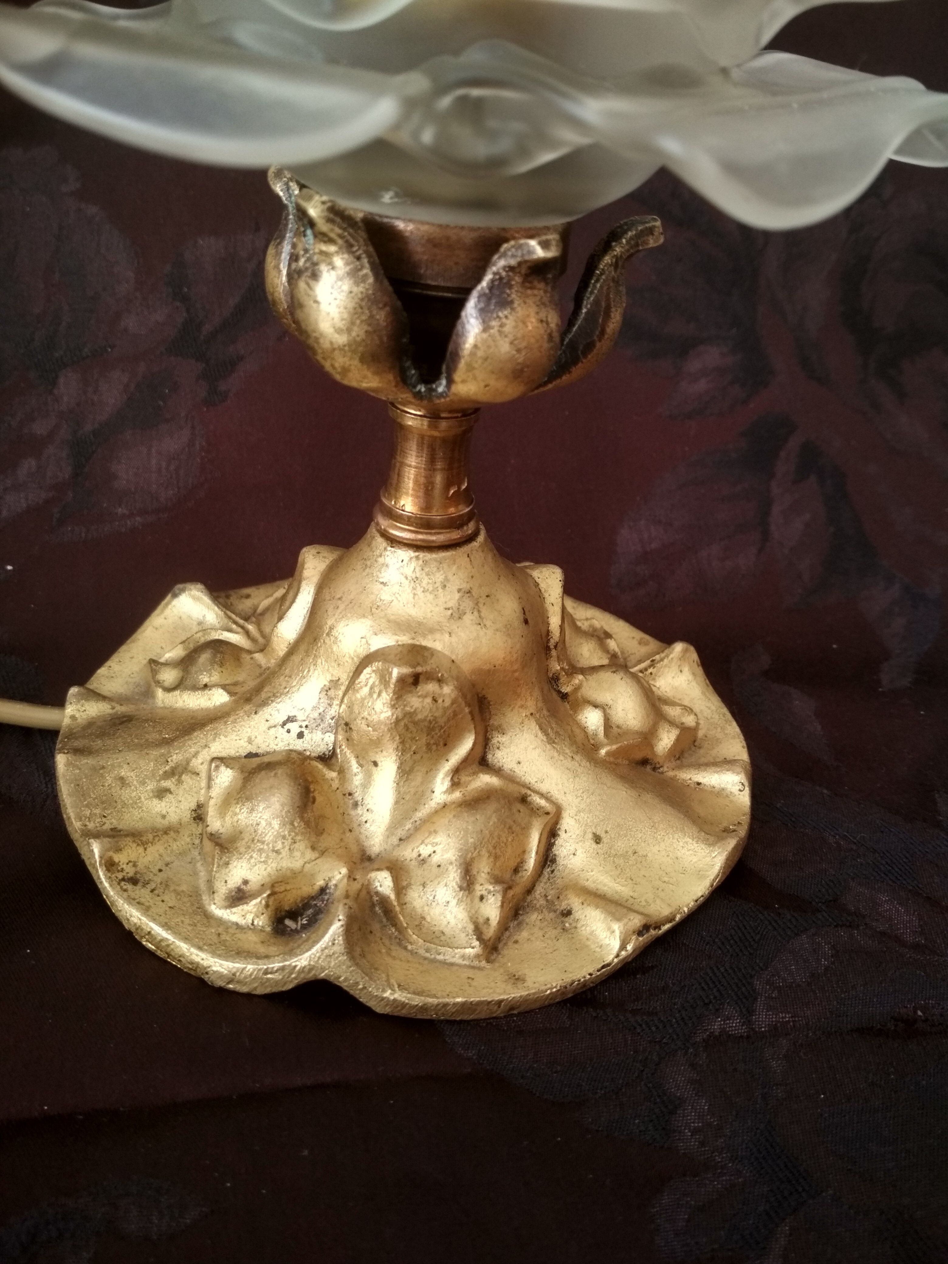 Art nouveau lamp in gilded bronze with glass tulip