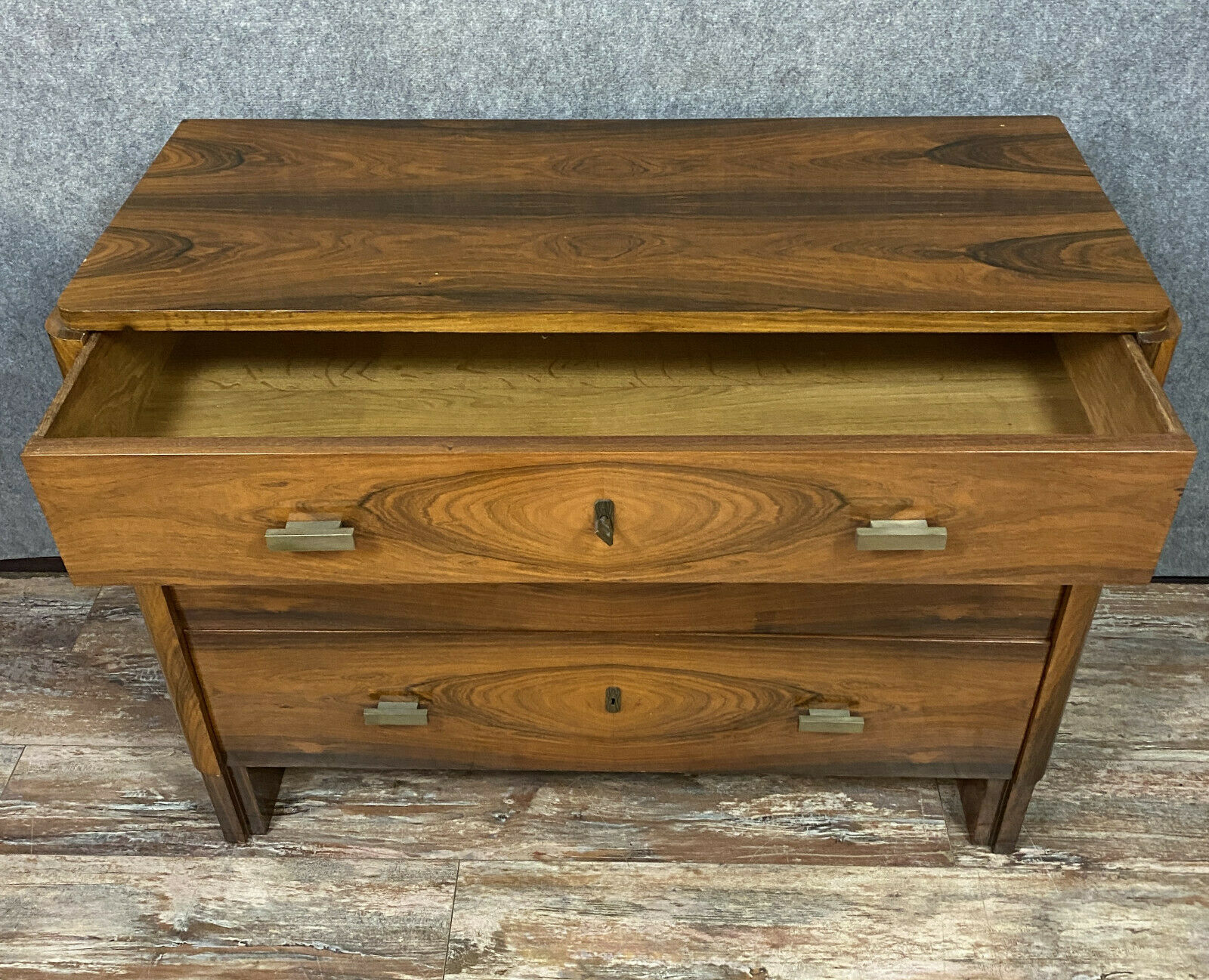 Commode époque Art Déco en ronce de noyer avec 1 incroyable ramage
