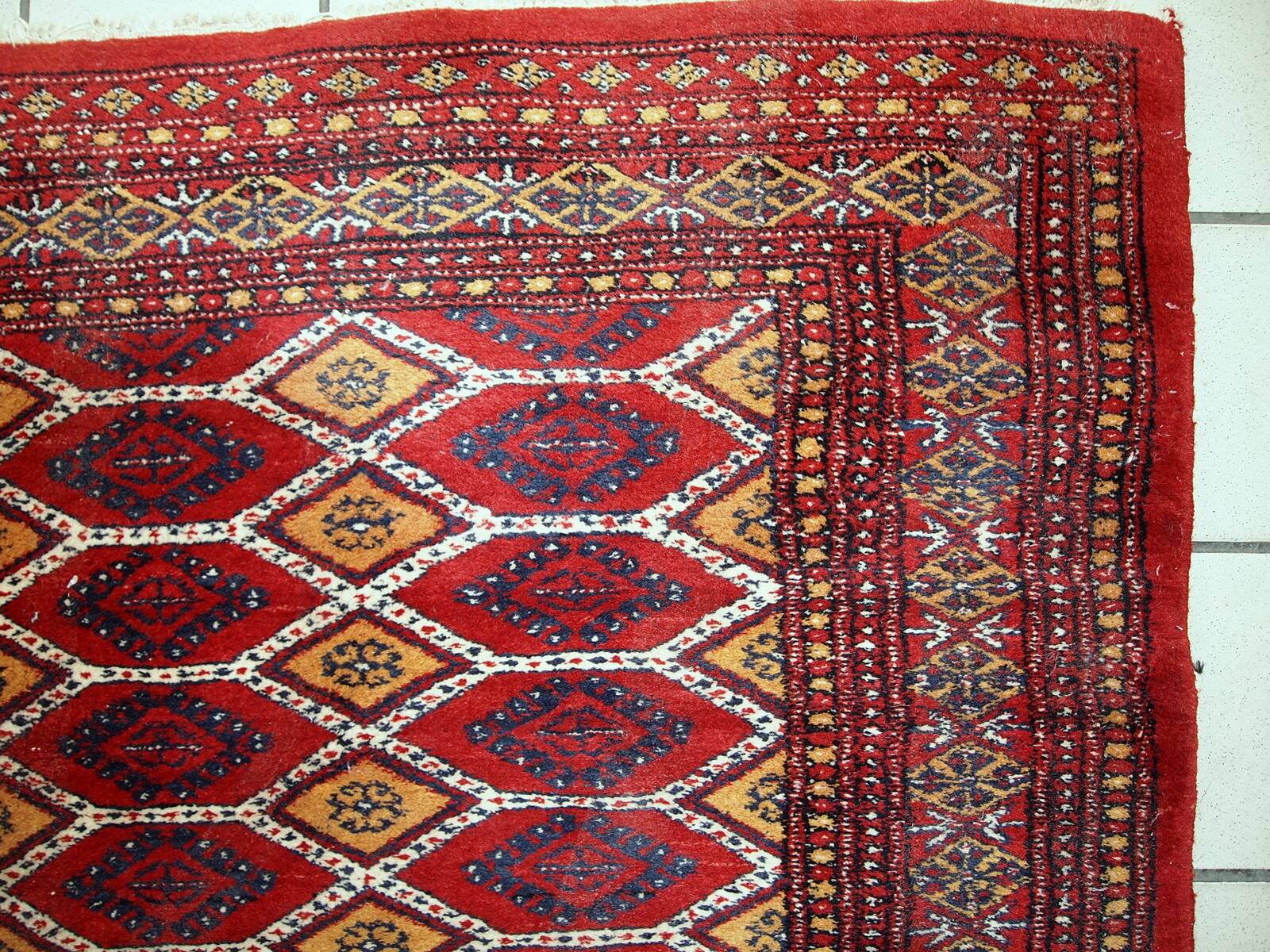 Tapis Vintage Bukhara Ouzbek, Années 1960, Élégance Classique