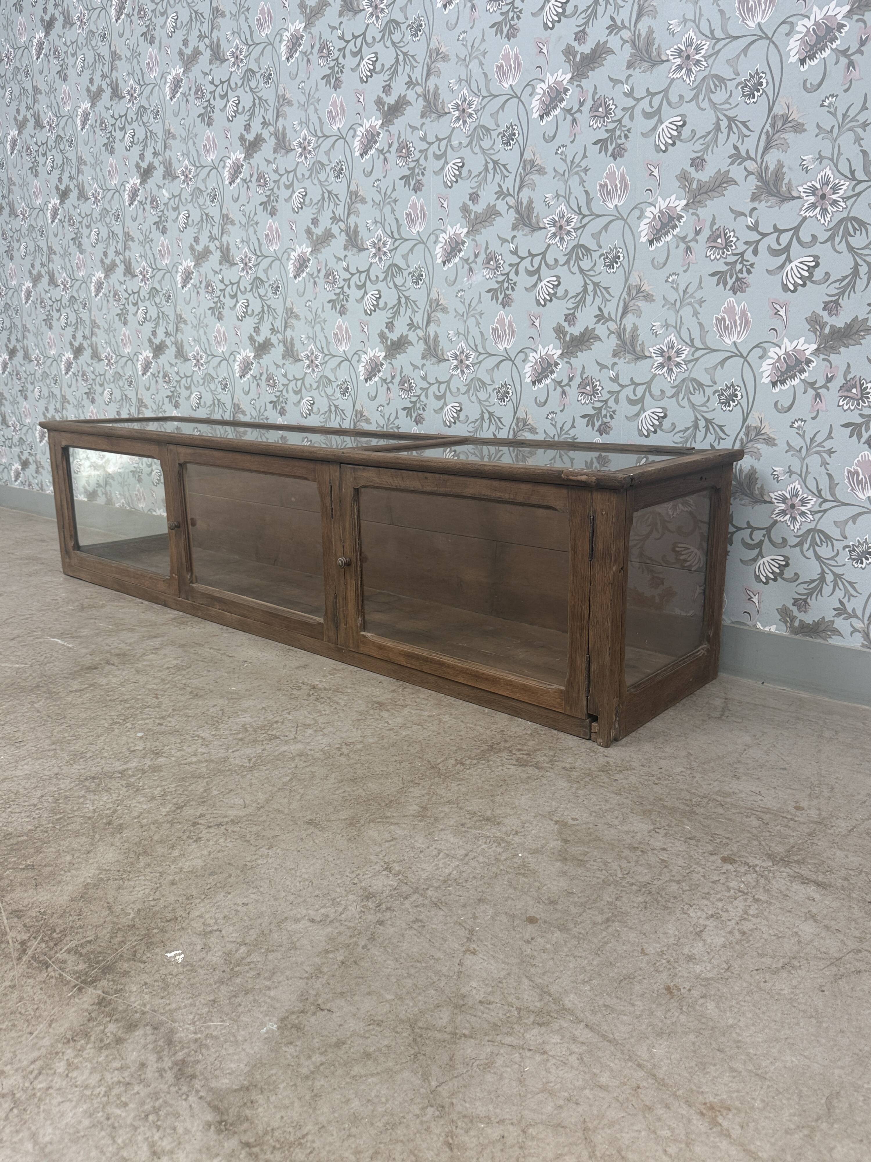 Antique shop display cabinet in oak (renovated)