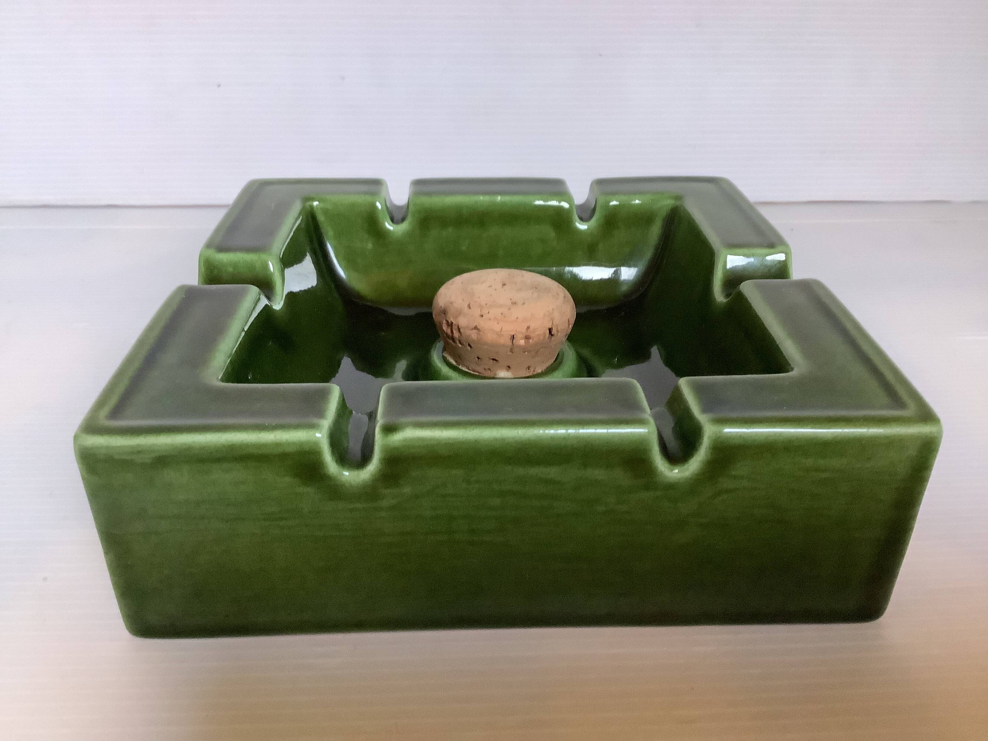 Large ashtray for pipes