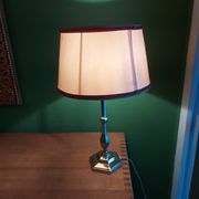 Lampe en métal argenté avec son abat jour