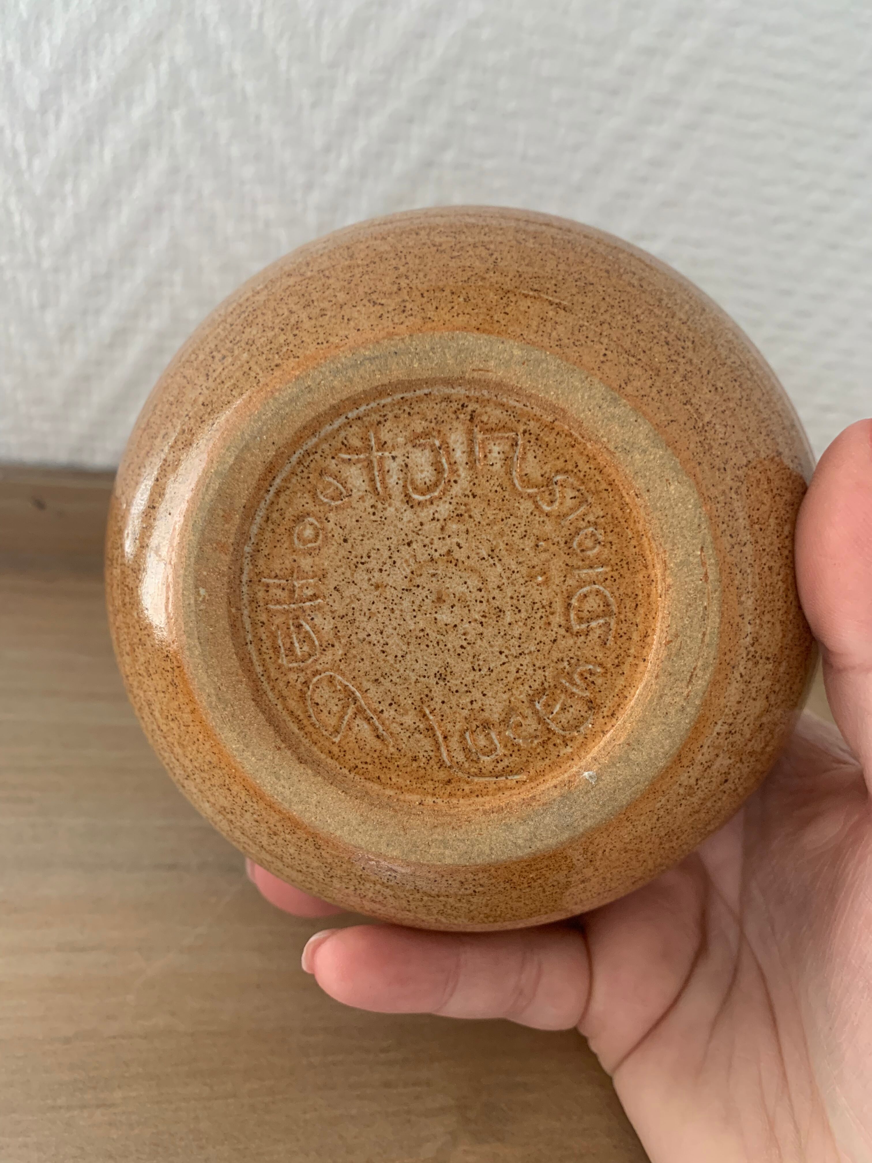 Vase pique-fleurs en grès signe Dehoux
