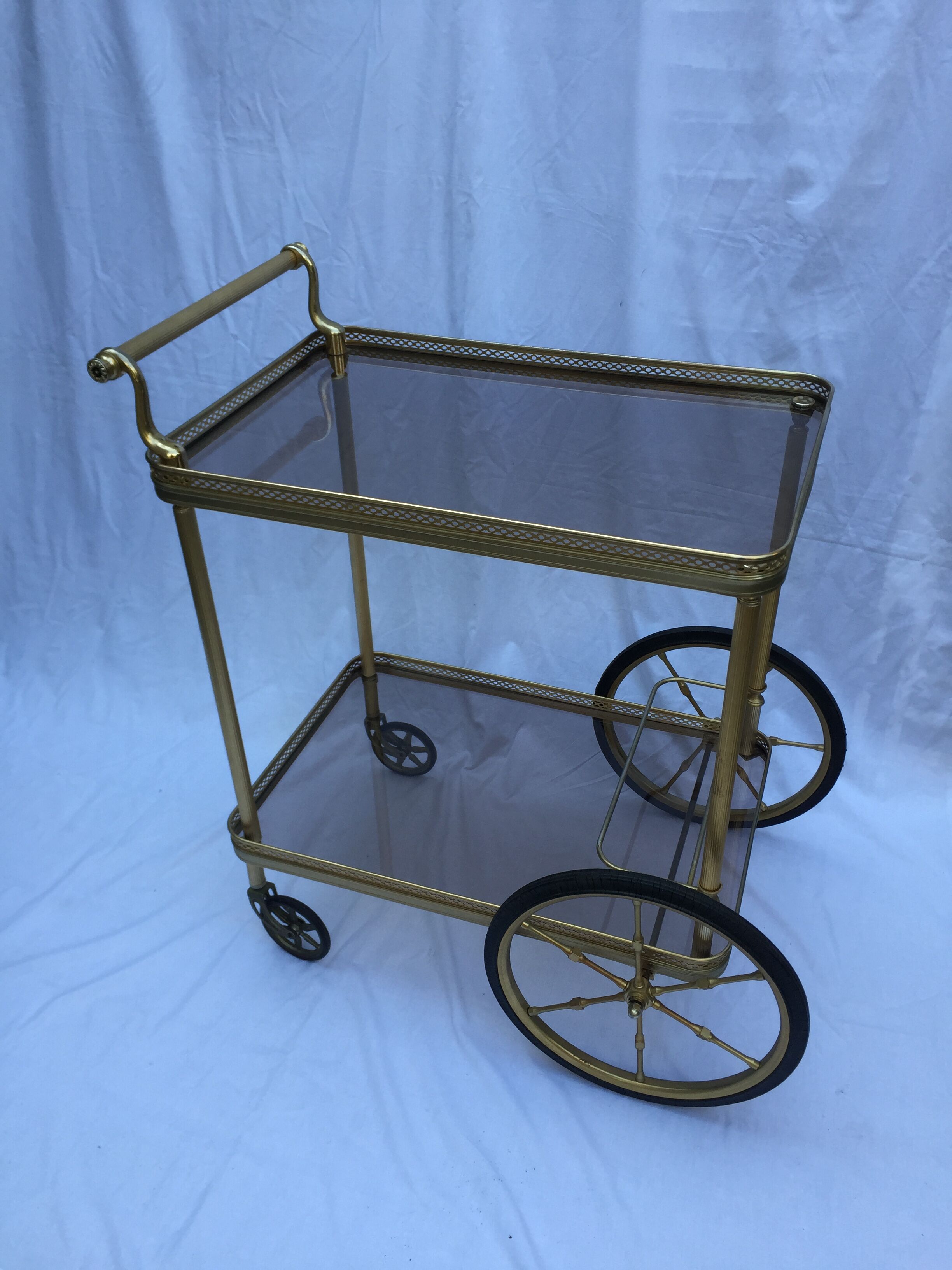 Serving wheels in gold metal & glass vintage 1960