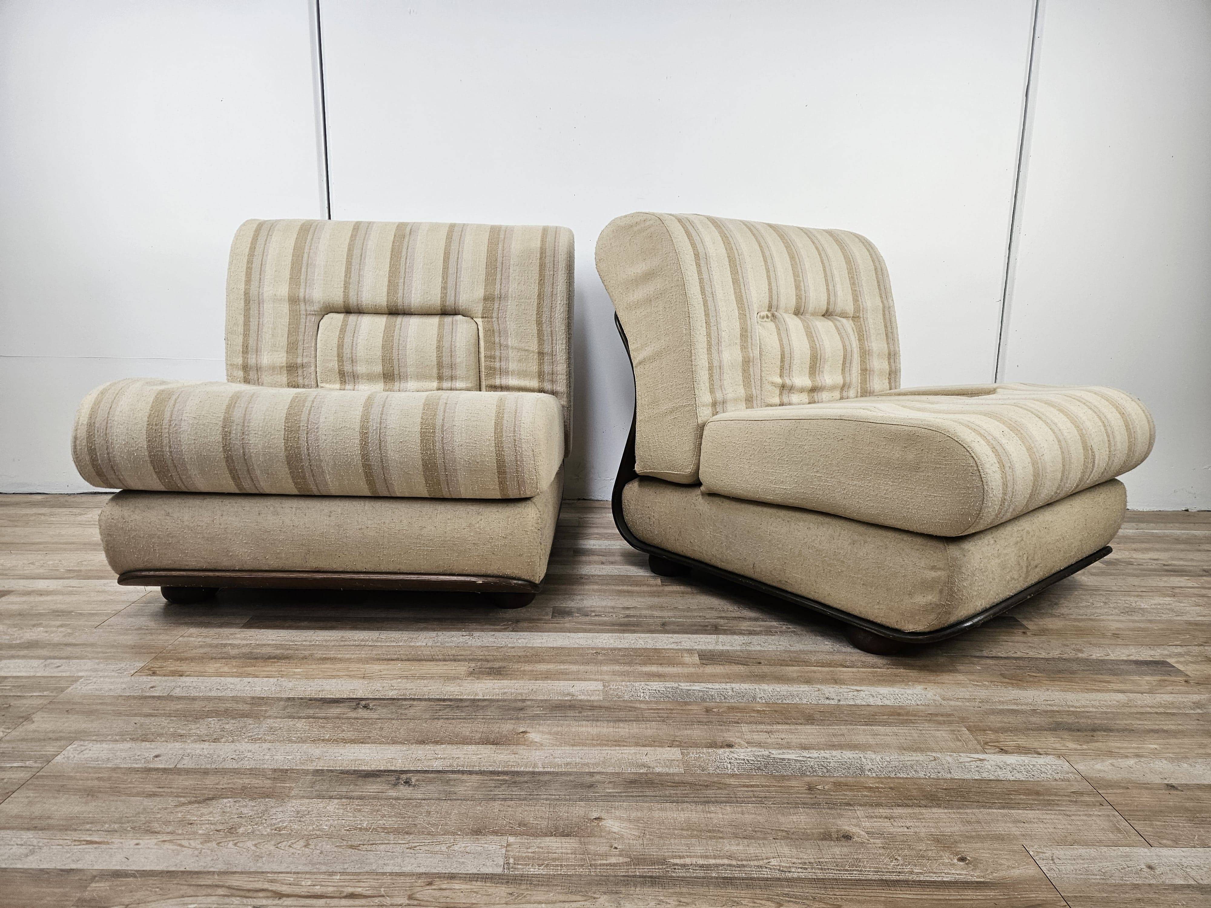 Fauteuils italiens du milieu du siècle en bois et tissu